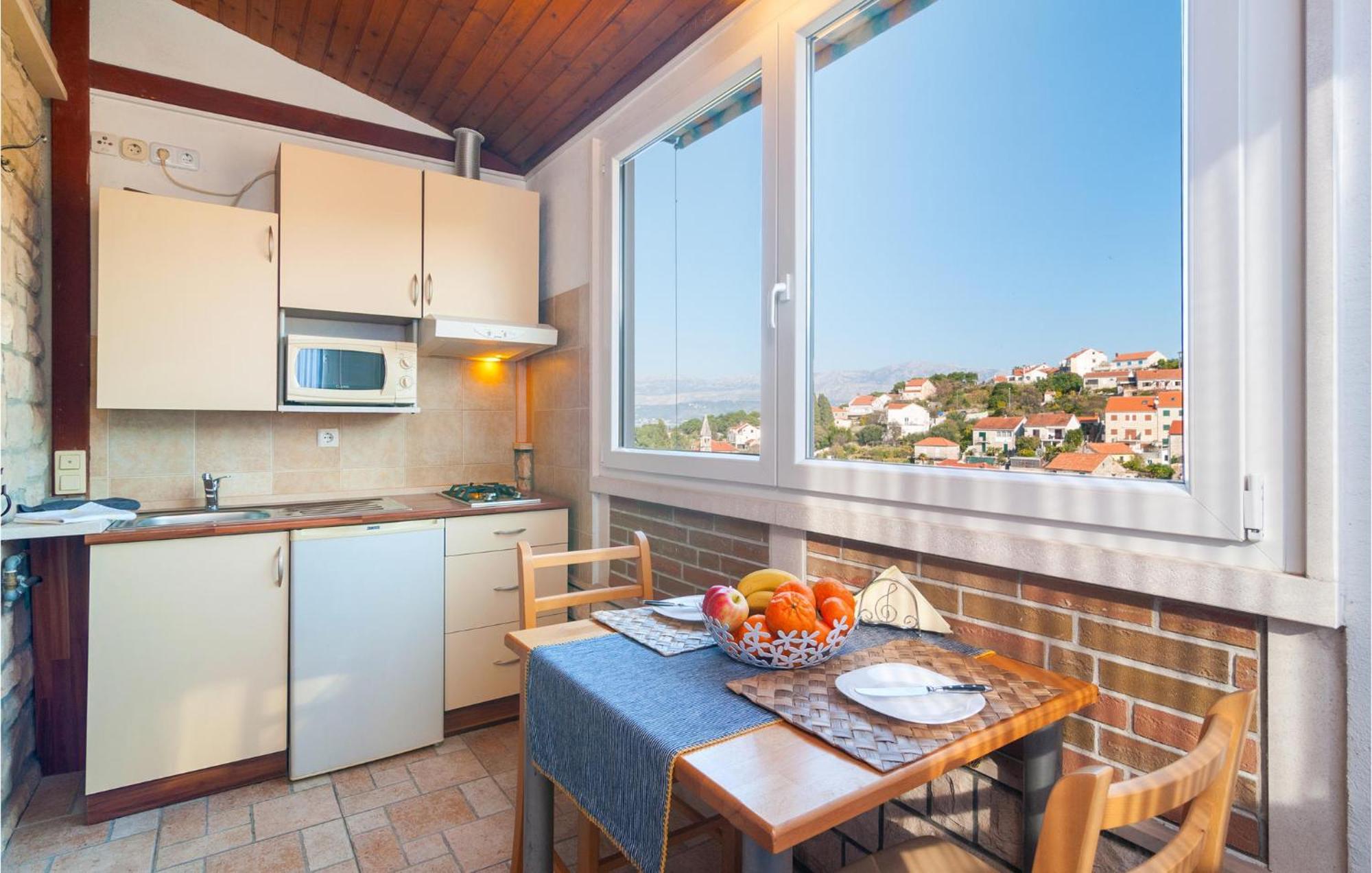1 Bedroom Cozy Apartment In 斯普利特卡 外观 照片