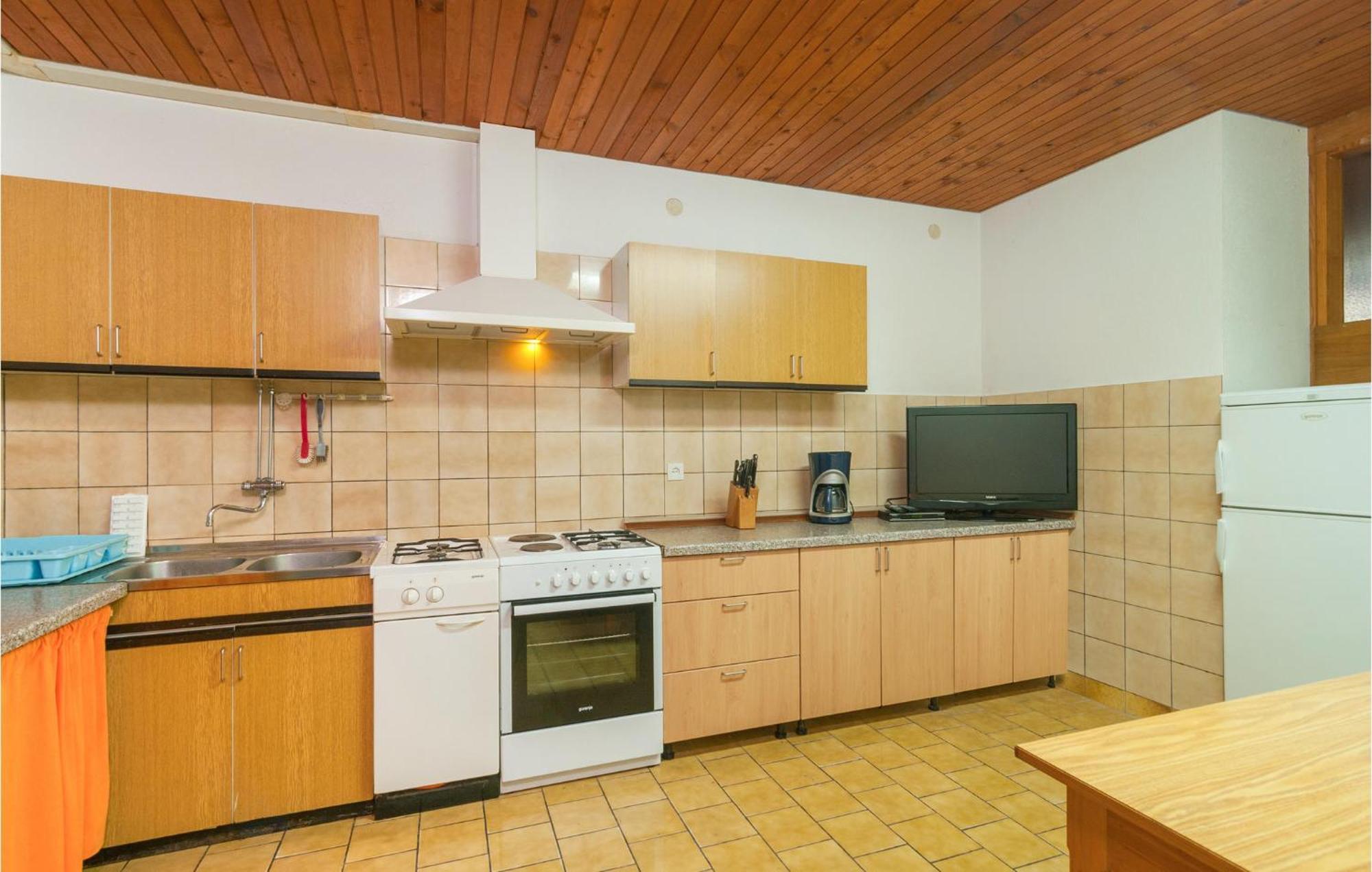 1 Bedroom Cozy Apartment In 斯普利特卡 外观 照片